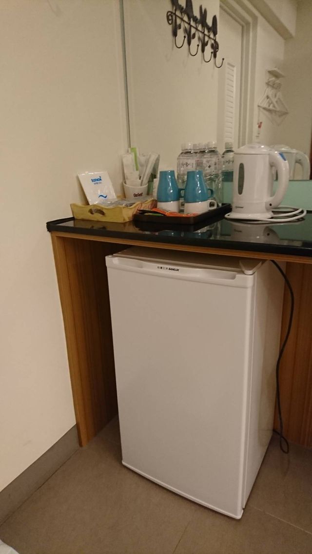 備品，冰箱