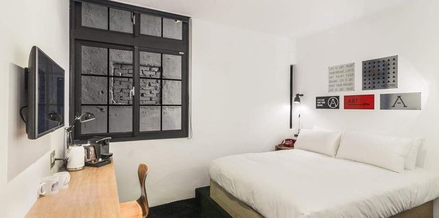 中型工業房 (巷子窗戶) Medium Industry Double Room (Private Alley, Restricted View)