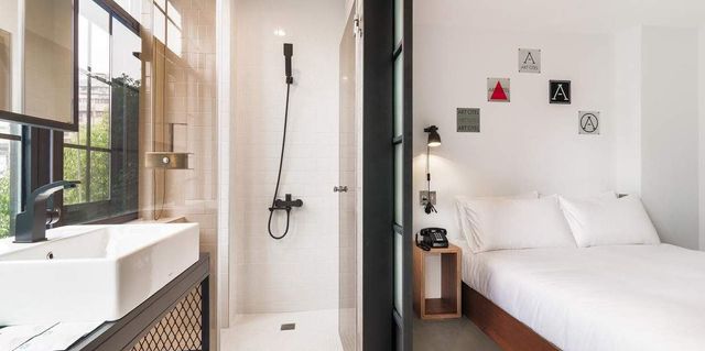 客房與浴室 Room and Bathroom