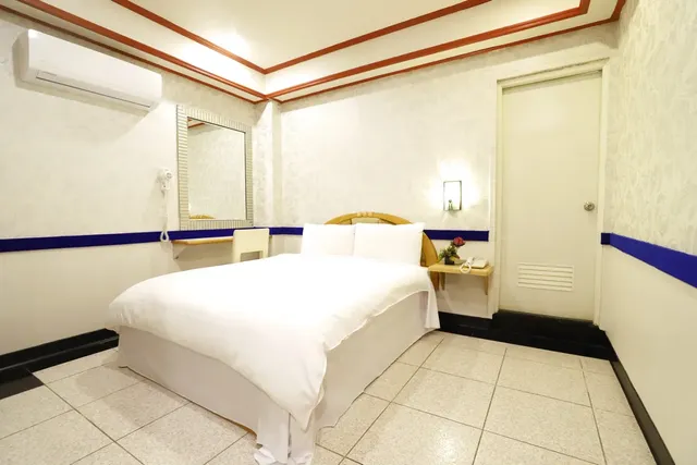 Gorgeous Hot Spring Resort-Beautiful economic double room-2