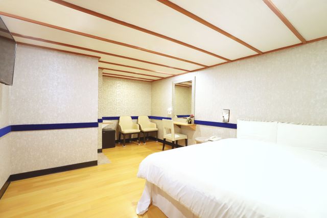 Gorgeous Hot Spring Resort-Slightly warm standard double room-3