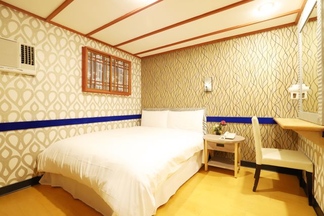 Gorgeous Hot Spring Resort-Slightly warm standard double room-5