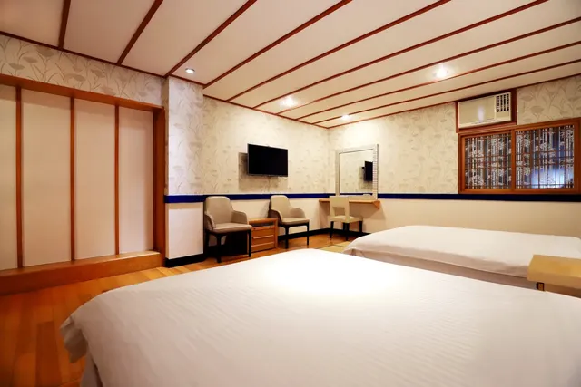 Gorgeous Hot Spring Resort-Rhyme standard quadruple room-6