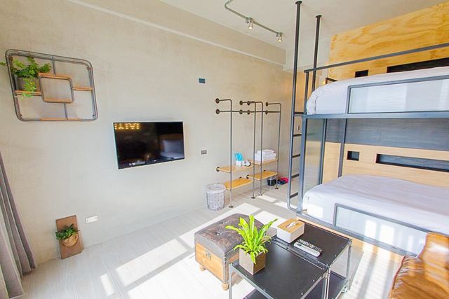 위럽 인 (We Love Inn)-Duplex quad room-2
