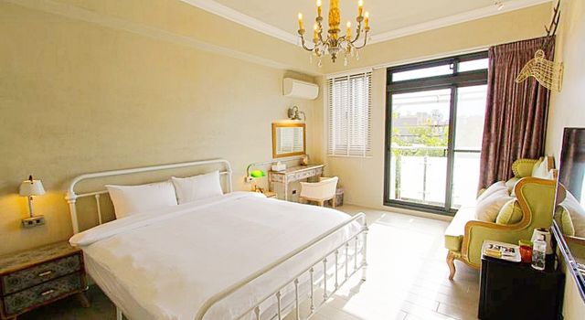 위럽 인 (We Love Inn)-Deluxe double room-1