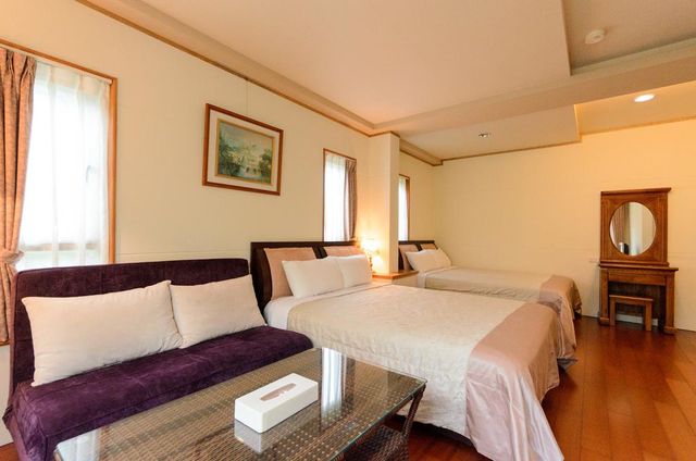 Yosemite-Four warm suites 101-2