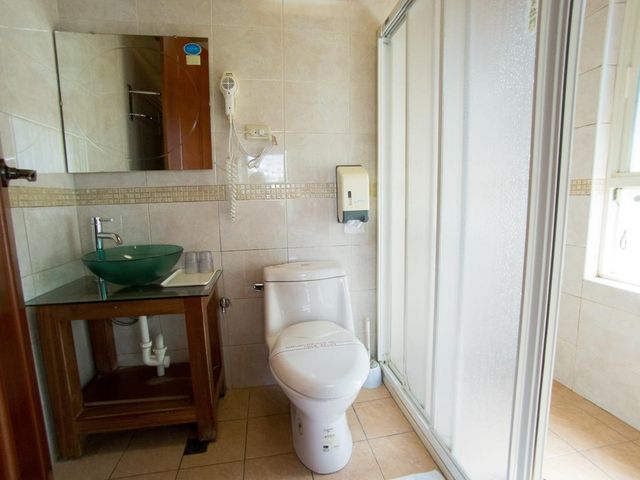 Yosemite-And style four-person suite 301-4