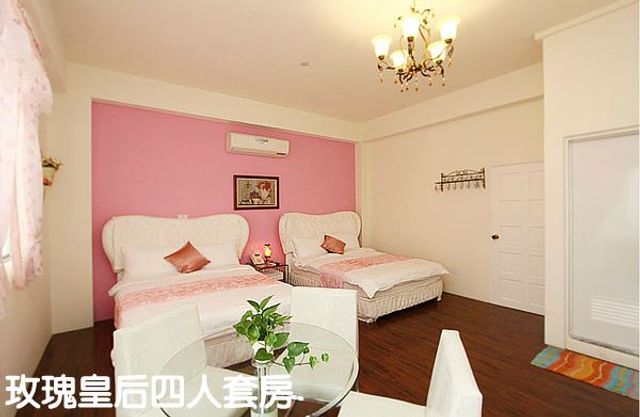 스몰 캐슬 다운타운 베드 앤 블랙퍼스트  (Small Castle Downtown Bed and Breakfast)-Quad room (not pick the room)-6