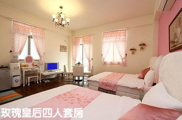 스몰 캐슬 다운타운 베드 앤 블랙퍼스트  (Small Castle Downtown Bed and Breakfast)-Quad room (not pick the room)-5
