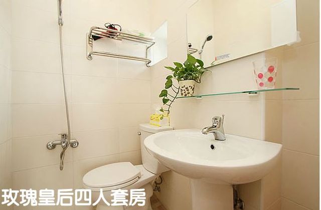 스몰 캐슬 다운타운 베드 앤 블랙퍼스트  (Small Castle Downtown Bed and Breakfast)-Quad room (not pick the room)-10
