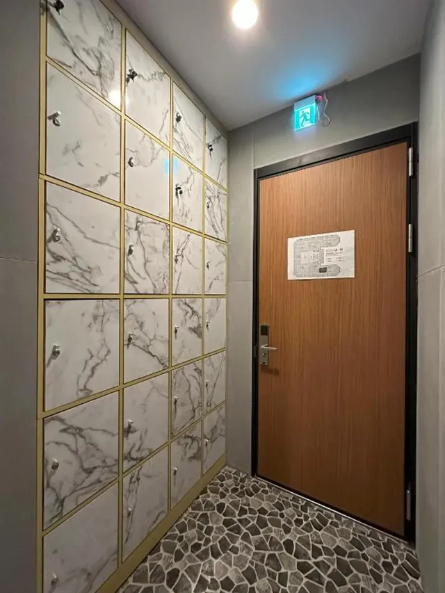 凝萃文旅 台中車站店-女性宿舍房的單人床-4