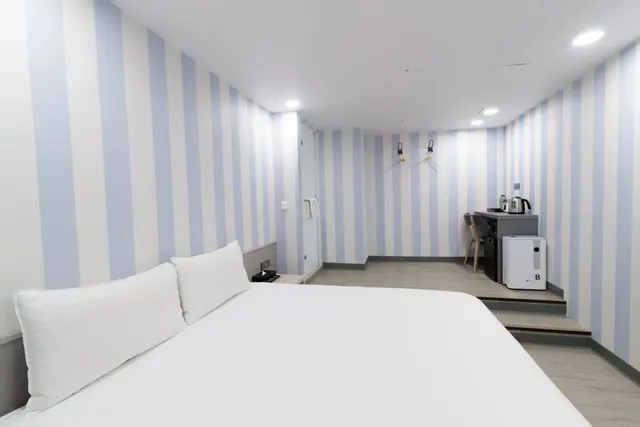 歐法行旅 O Fun Hotel-豪華雙人床(無窗)-1