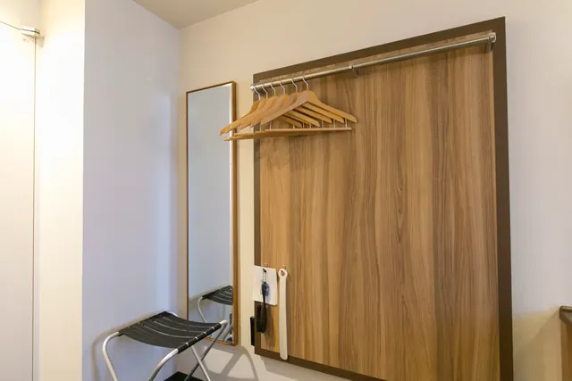 Twin smoking (hanger board)