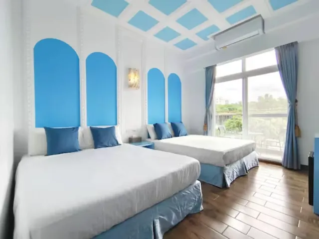 Lunar Mare Inn-Quadruple Room with Balcony-3