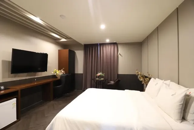 BON 飯店-豪華雙人床-3