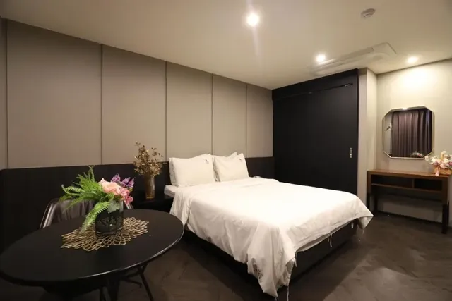 BON 飯店-豪華雙人床-2