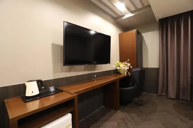 BON 飯店-豪華雙人床-4