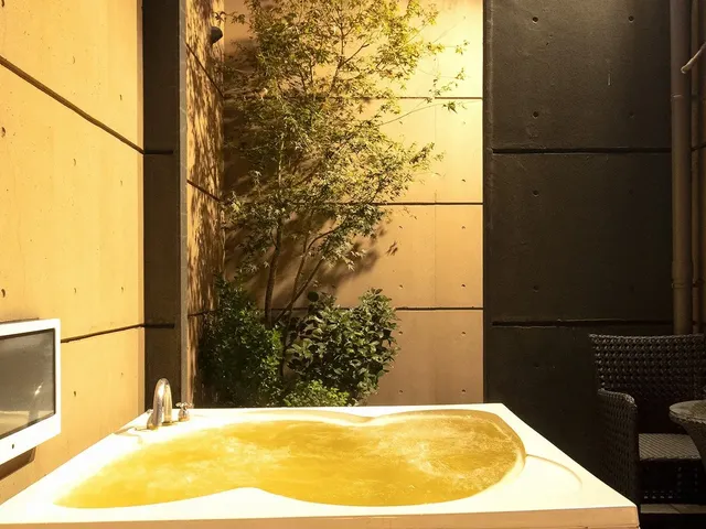 [Japanese-Western room/Jacuzzi bath] With open-air bath