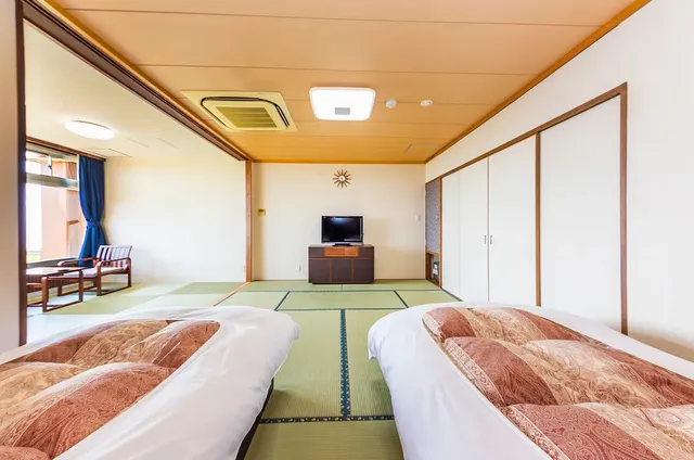 Japanese-style room (tatami mat with twin beds) (sea side only)