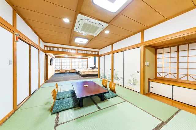 Japanese-Western style room (Japanese style room + twin bed)/City side example