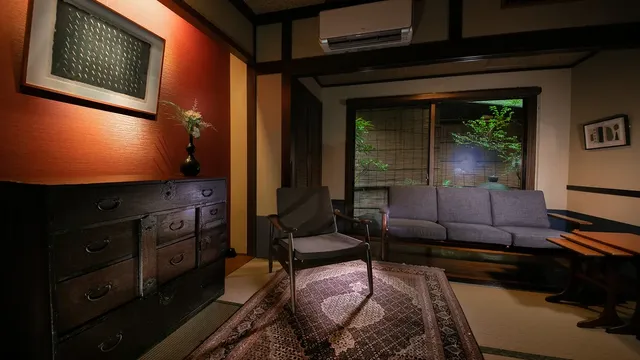 [Antique room & ldquo; Zhu & rdquo;]