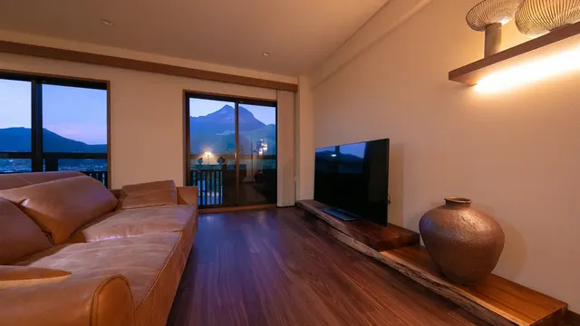 [Junior "suite with whirlpool bath"