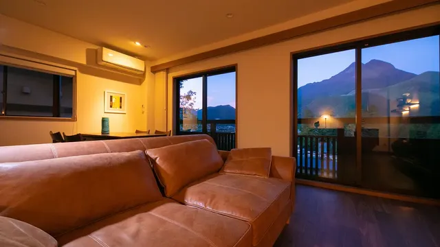 [Junior "suite with whirlpool bath"