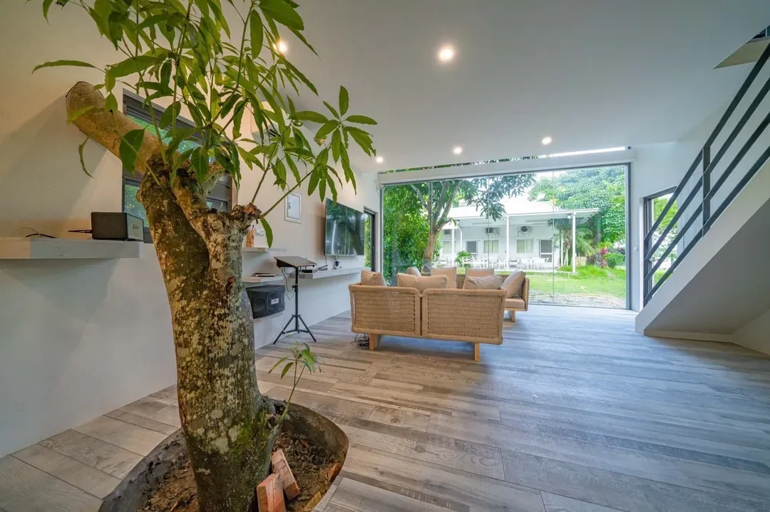 Sun pool on the cloud-Tree house villa