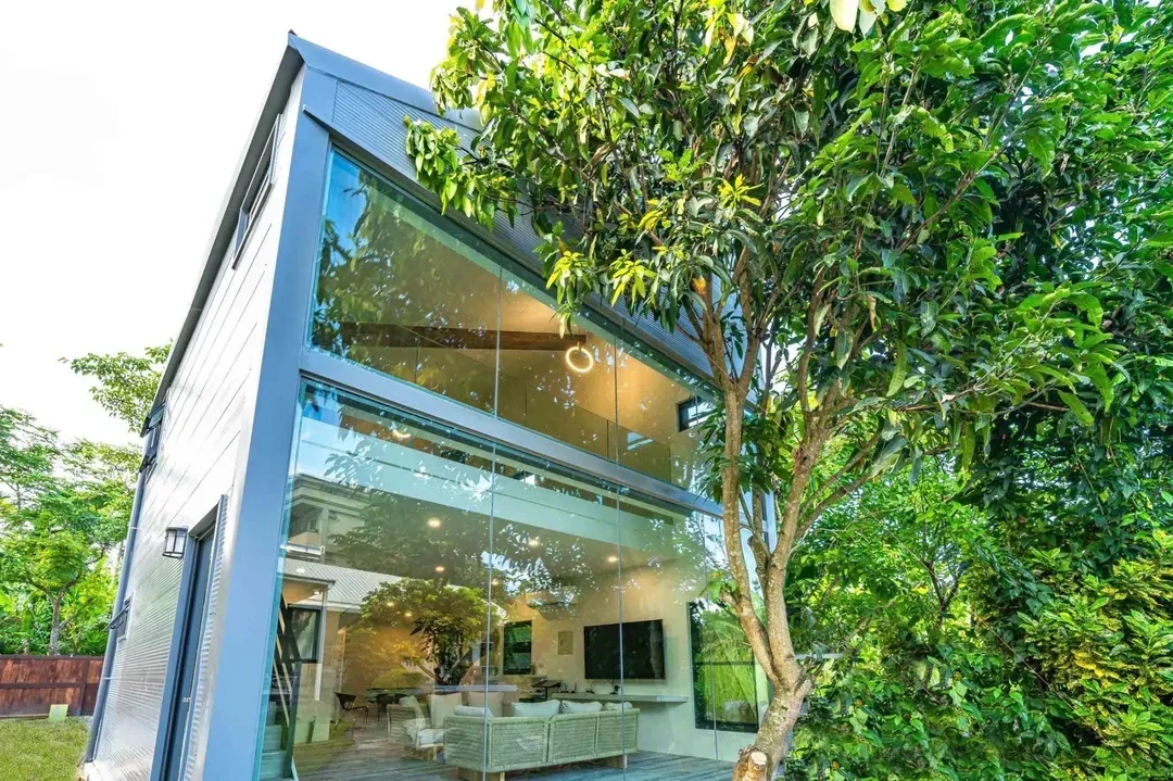 Sun pool on the cloud-Tree house villa