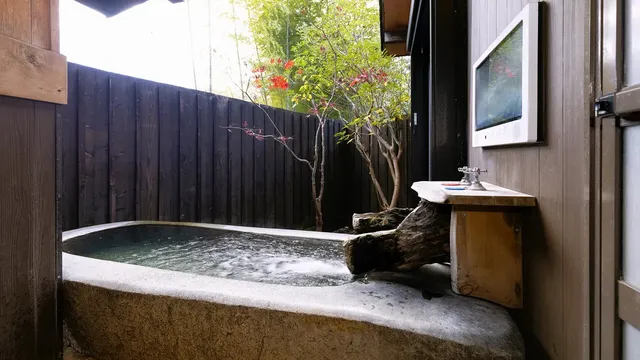 [Japanese-style room] With semi-open-air bath