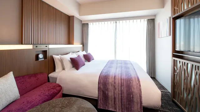[Double S multifunctional shower / 18 ~ 23㎡] A calm double bedroom with the image of autumn leaves