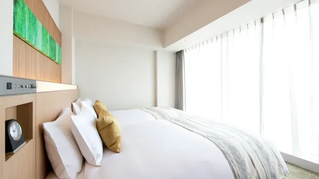 [Keyaki (Japanese-Western style room) / 35㎡ / 3 independent water-related rooms] Japanese-Western style room with tatami mats and beds