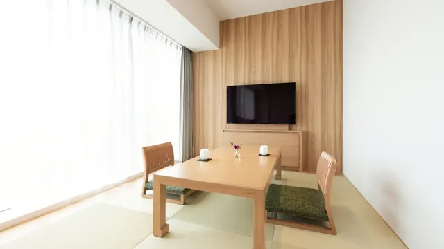 [Keyaki (Japanese and Western room) / 35㎡ / Water around 3 points independent type] A small rise of tatami mats where you can relax