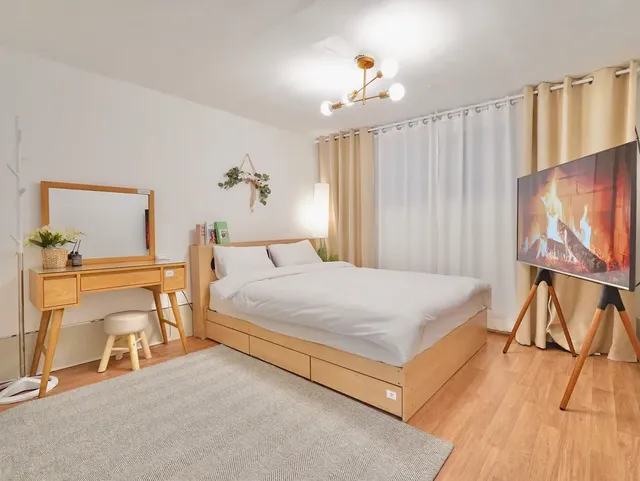 Room 1 Qeen Bed