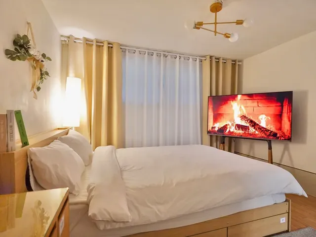 Room 1 Qeen Bed