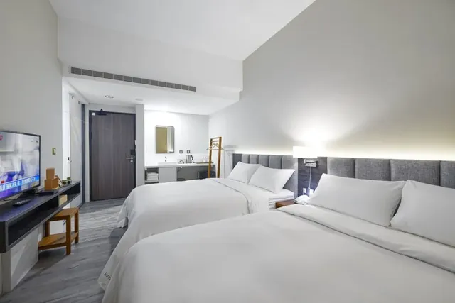 HOTEL Z 台中逢甲-暮光四人房--不含早-1