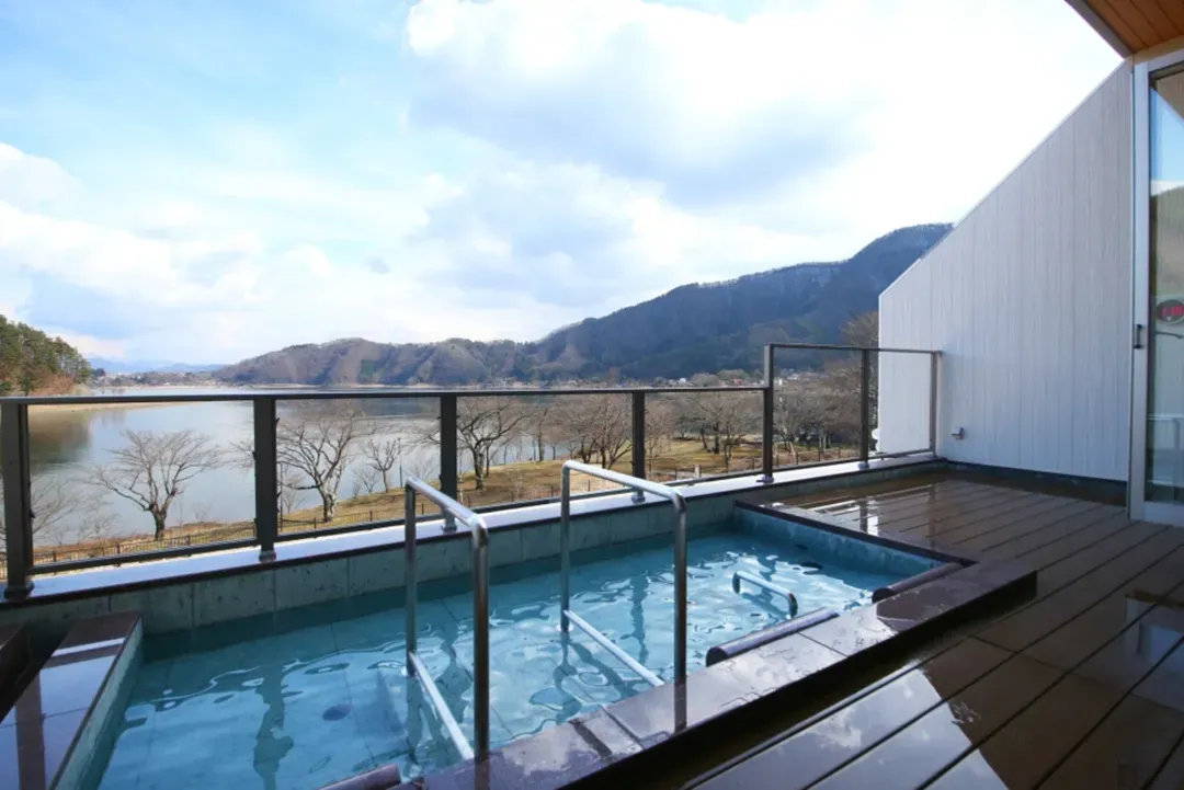 河口湖溫泉 足和田飯店｜河口湖景/富士山景/付費腳踏車租借