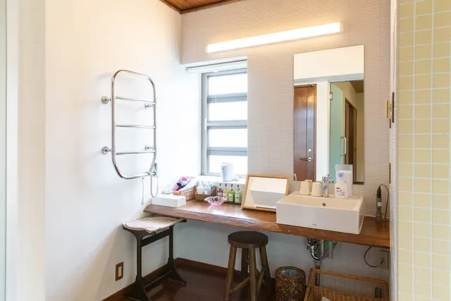 201-203 Special room spacious wash basin