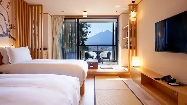 雲之上富士飯店｜富士山景/河口湖景-富士山景尊貴三人房附陽台和露天浴池【不挑房】-1