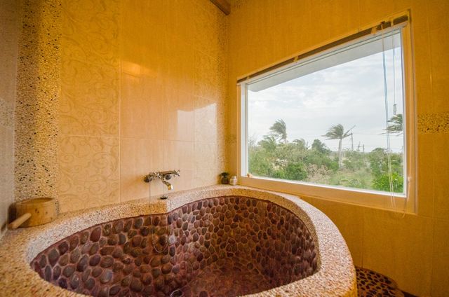Bonjour Be'Be' Hostel-Twilight bathing quadruple room-6