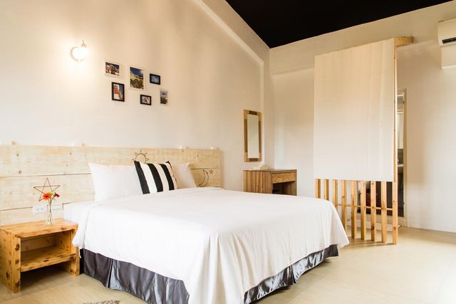 Oat booth-standard two-person room-2
