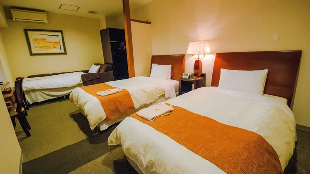棕櫚皇家飯店 那霸國際通｜國際通旁/近牧志站-棕櫚皇家雙床房【不挑房】-2