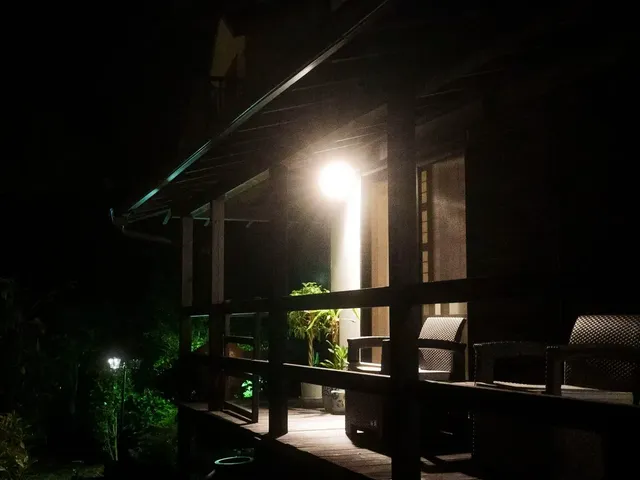 ・【外観・夜】自然の中に静かに佇む古民家　夜は自然と風が奏でる音をお楽しみくださいませ