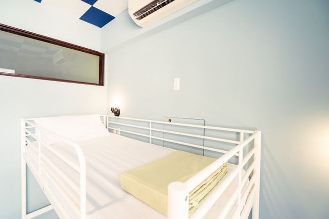 水仙宮雙人雅房-單人加床 double bed room extra single bed