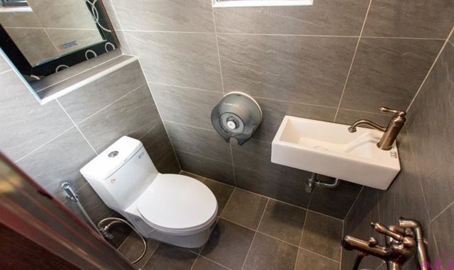 2樓 共用衛浴 Shared bathroom on second floor