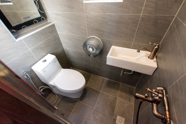 二樓 共用浴廁 2F Shared bathroom
