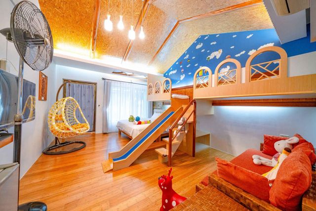 Rainbow Park Bed and Breakfast-Family room for four - happy hot air balloon-2