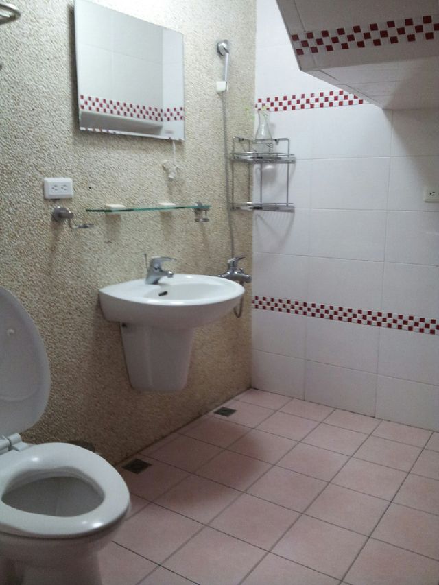 2樓公共衛浴(有兩間)