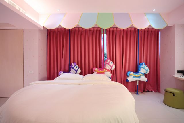 The Fantasy Apartment-Fantasy Room-9