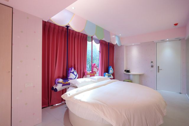 The Fantasy Apartment-Fantasy Room-8